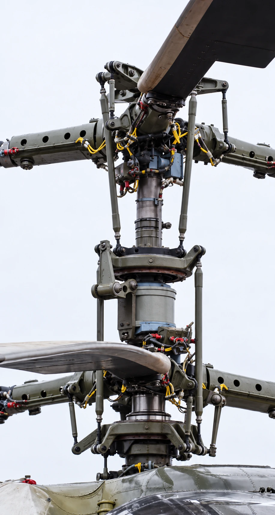 Rotary aircraft rotor assembly